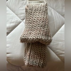 Women’s Knit Scarf